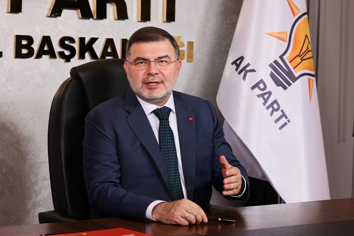 Saygılı: "Battı çıktı yapamadılar, üst geçit yapamadılar, yaya geçidini boyadılar!"