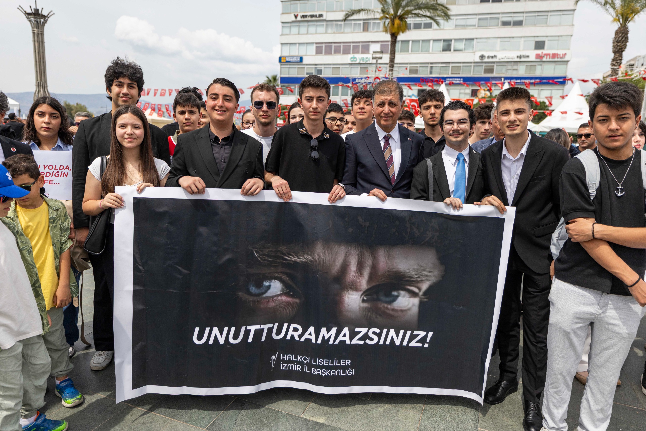 Gençler bu cumhuriyetin asli sahipleridir